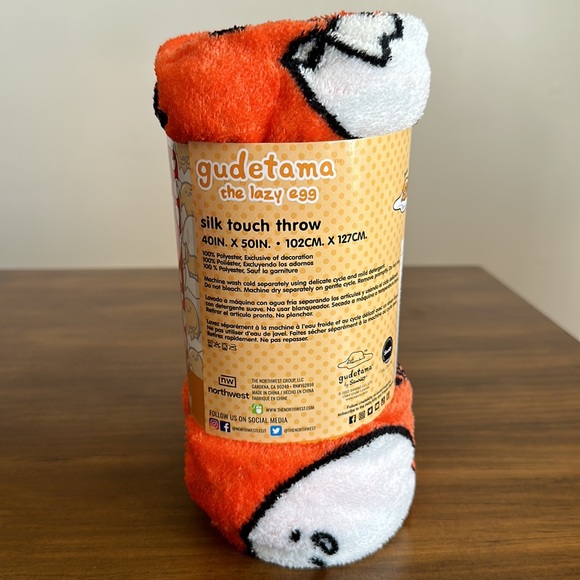 Sanrio Gudetama The Lazy Egg Throw Blanket 40x50 inches Silk Touch NWT - Picture 4 of 5